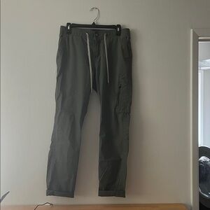Vuori- Women’s “Ripstop” army green pants